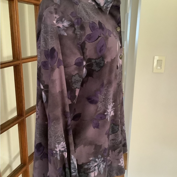 Drapers and Damon’s button-down collared gorgeous floral shirt - Picture 3 of 6